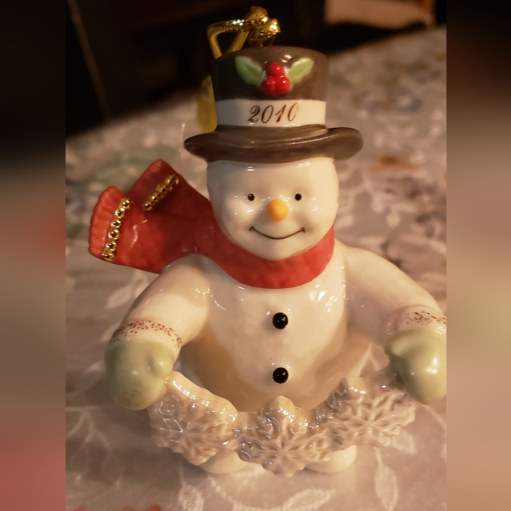 LENOX ANNUAL SNOWMAN 2010
